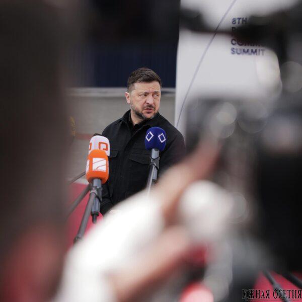 Что стоит за визитом Зеленского в Ереван
