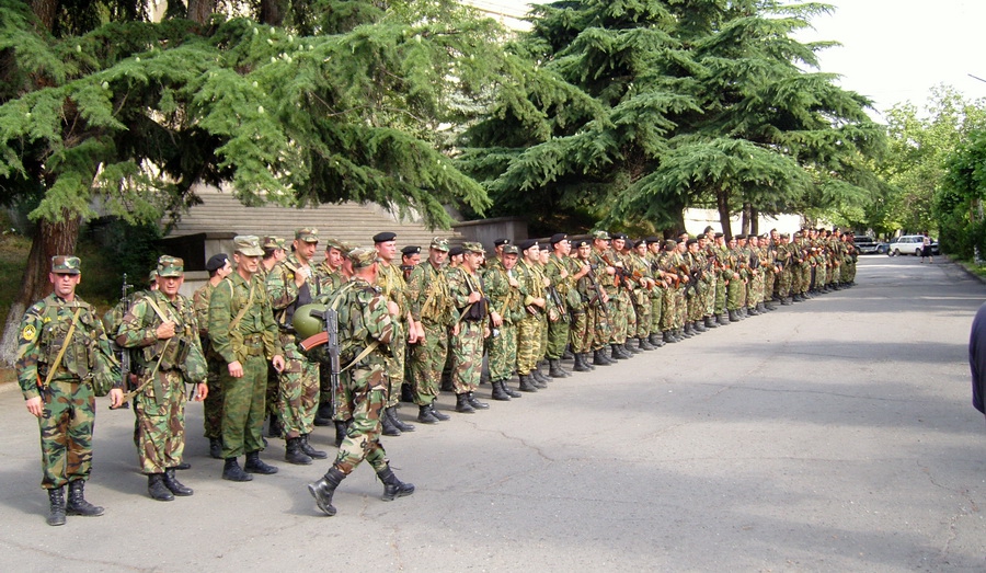 Вы с честью и достоинством служите Родине