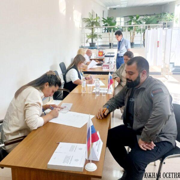 В Южной Осетии открылись избирательные участки для…