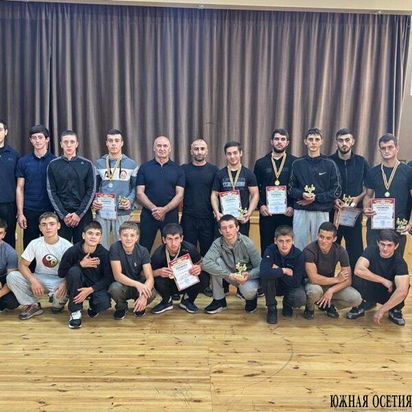 В Цхинвальском районе выявили сильнейших молодых рукоборцев
