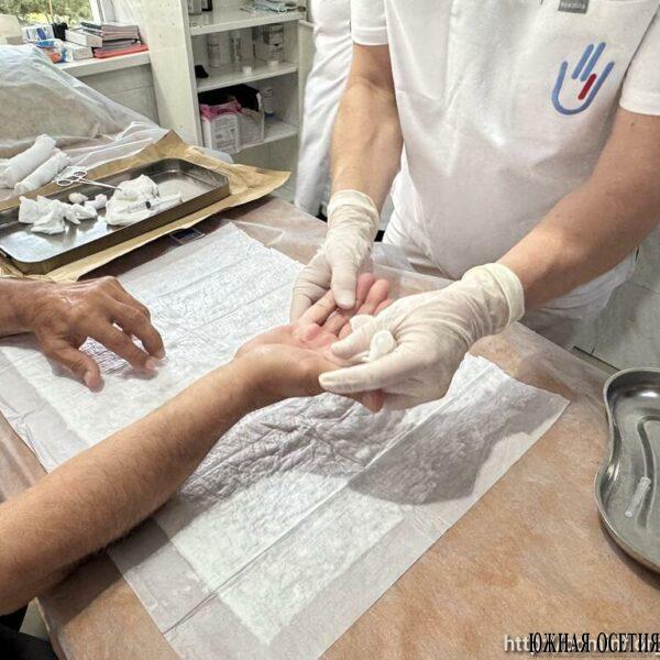 Более 100 человек получили помощь кистевых хирургов…