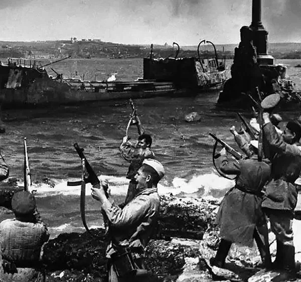 Началась Крымская стратегическая наступательная операция советских войск