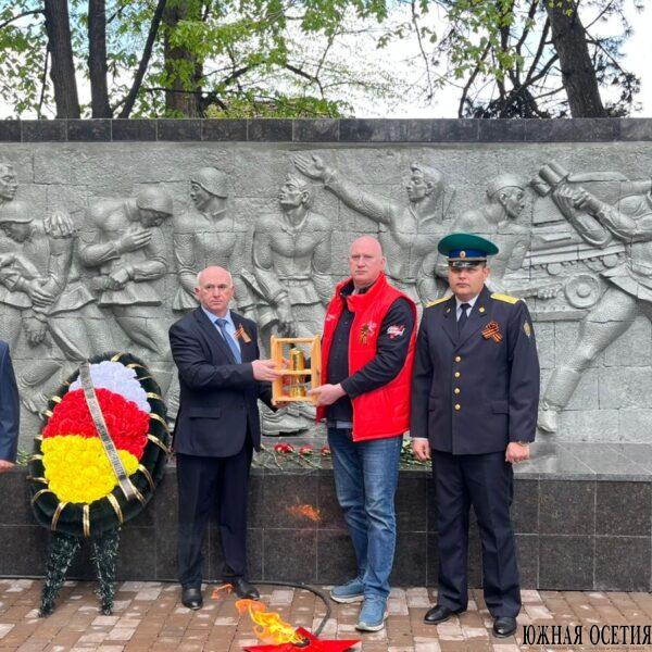 В Ленингорском районе открыли памятники