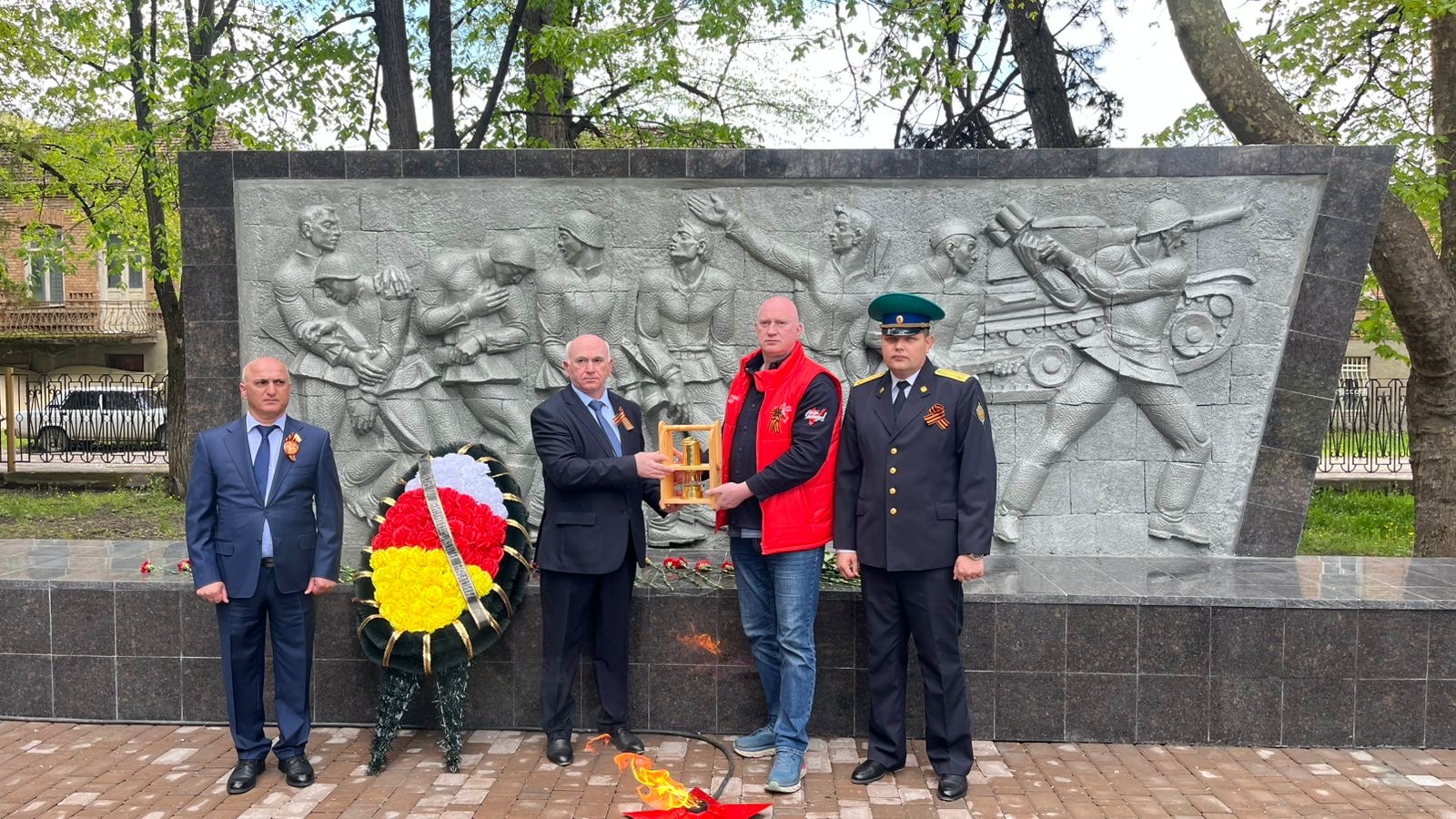 В Ленингорском районе открыли памятники