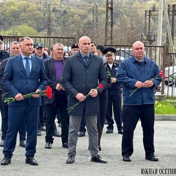 В Южной Осетии вспоминают жертв разрушительного землетрясения