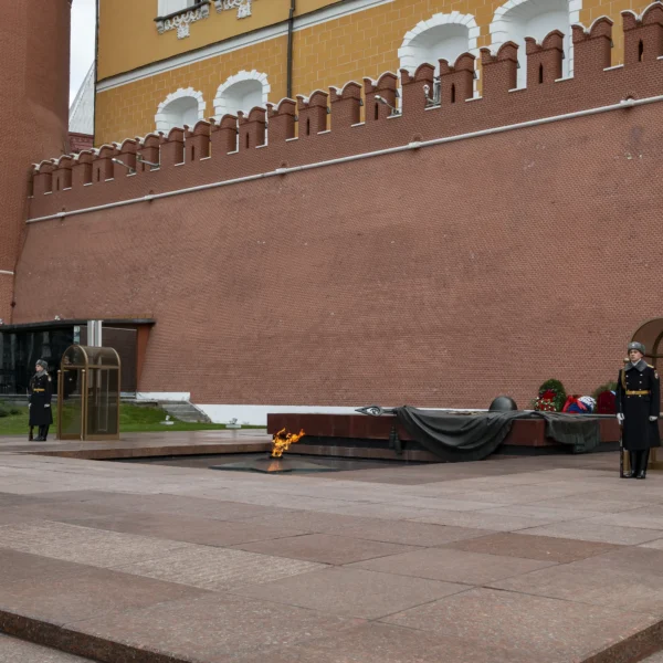 Памяти павших будем достойны!