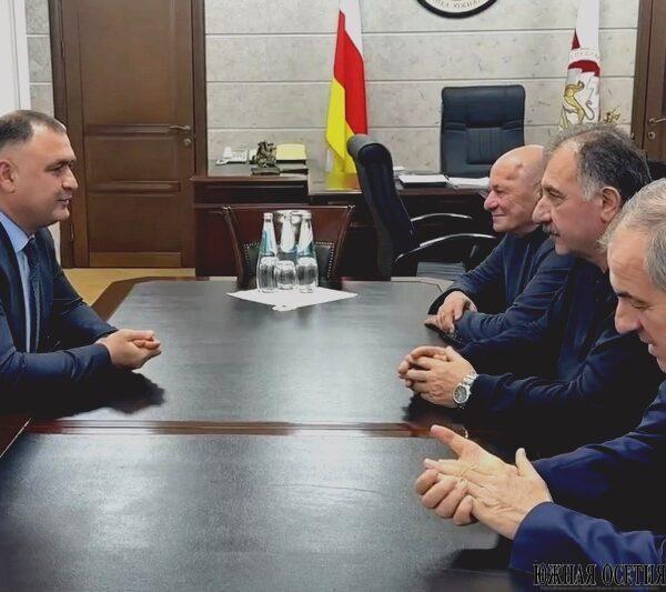 Президент Алан Гаглоев провел рабочую встречу с…