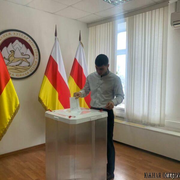 График съездов партий и собраний
