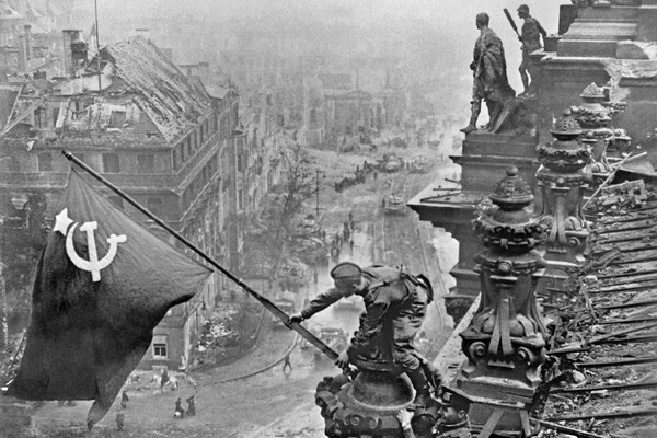 30 апреля 1945 года советские воины водрузили…