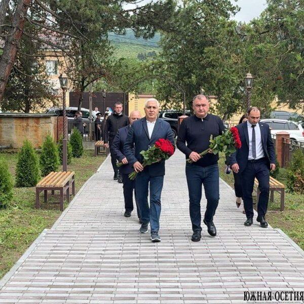 Алан Гаглоев и Марат Камболов возложили цветы&hellip;